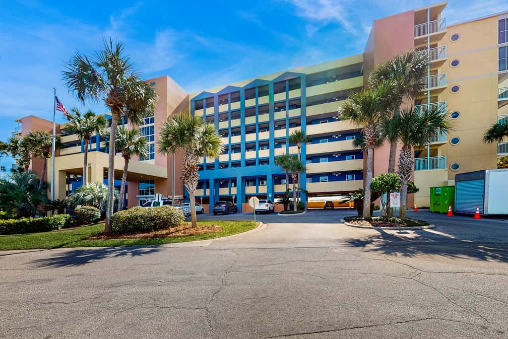 5th Floor Condo w Steps From The Gulf, Restaurants Minutes Away