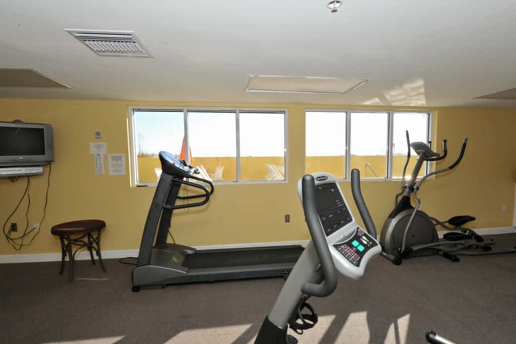 5th Floor Condo w Steps From The Gulf, Restaurants Minutes Away