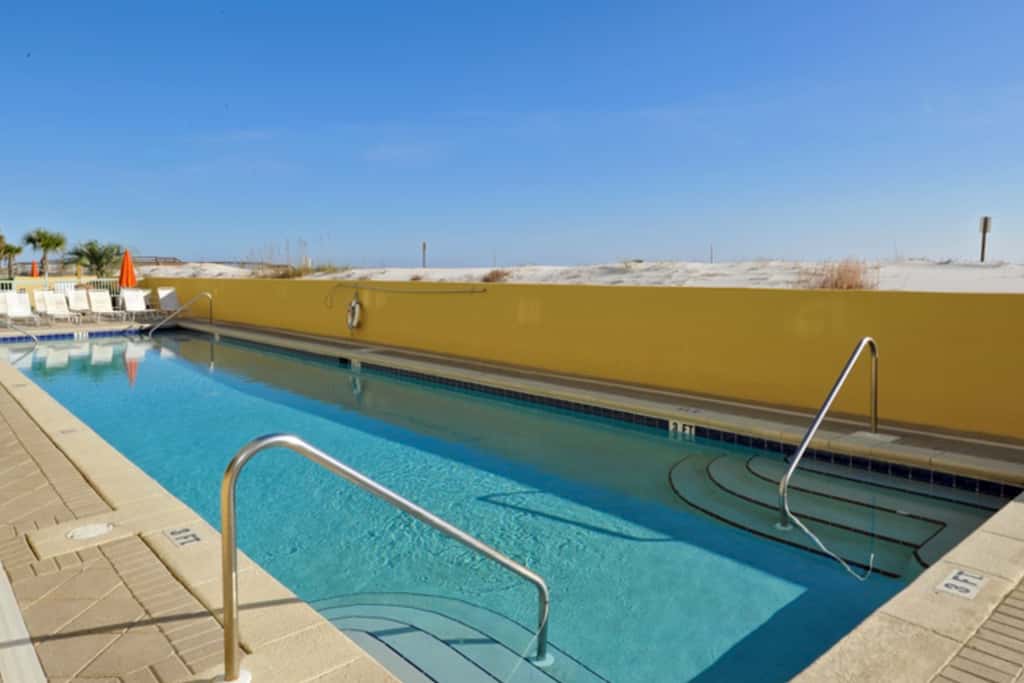 5th Floor Condo w Steps From The Gulf, Restaurants Minutes Away