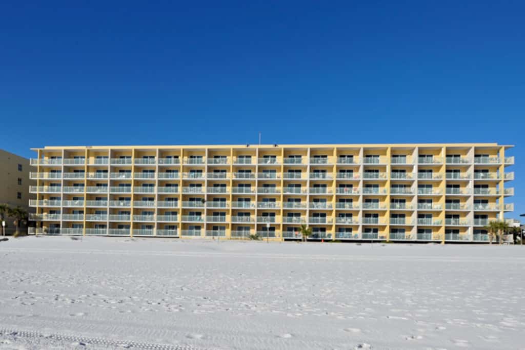 5th Floor Condo w Steps From The Gulf, Restaurants Minutes Away