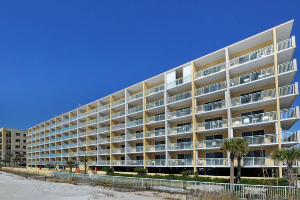 5th Floor Condo w Steps From The Gulf, Restaurants Minutes Away