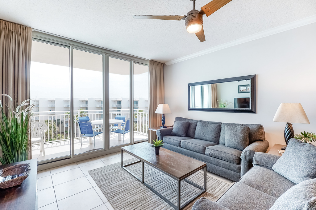 Elegant, Spacious Condo At Waterscape Children's Playground, 2 Hot Tubs