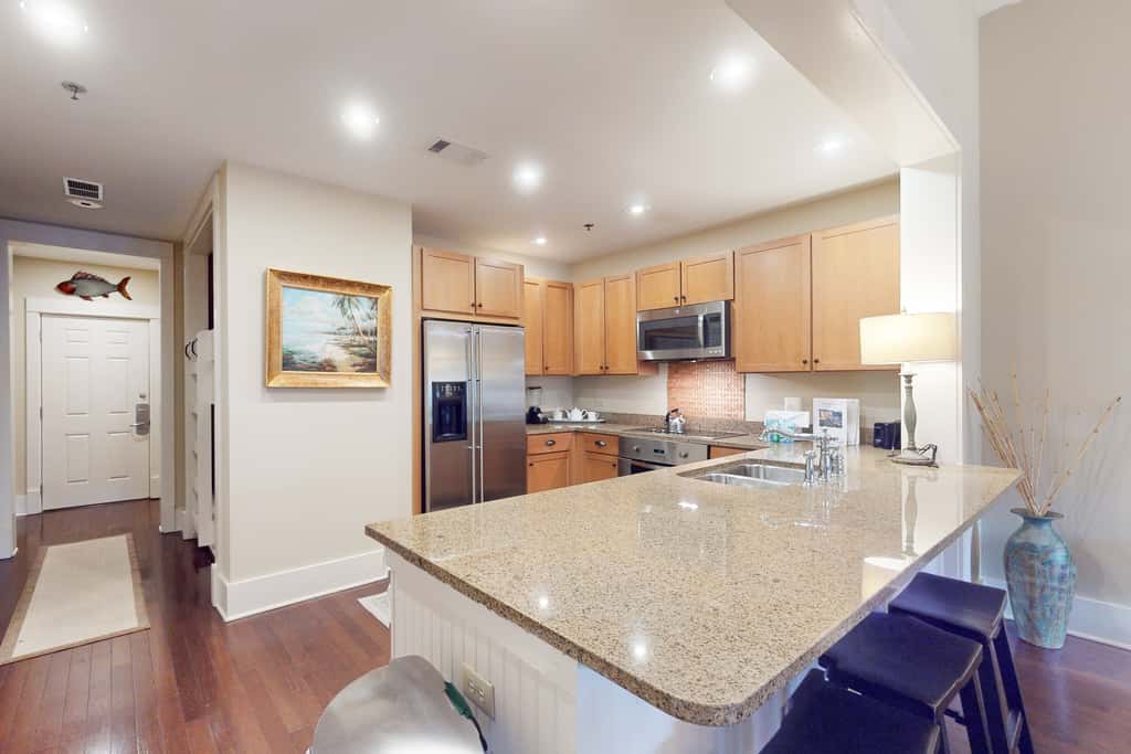 Beautiful condo with furnished balcony, pool & private beach access