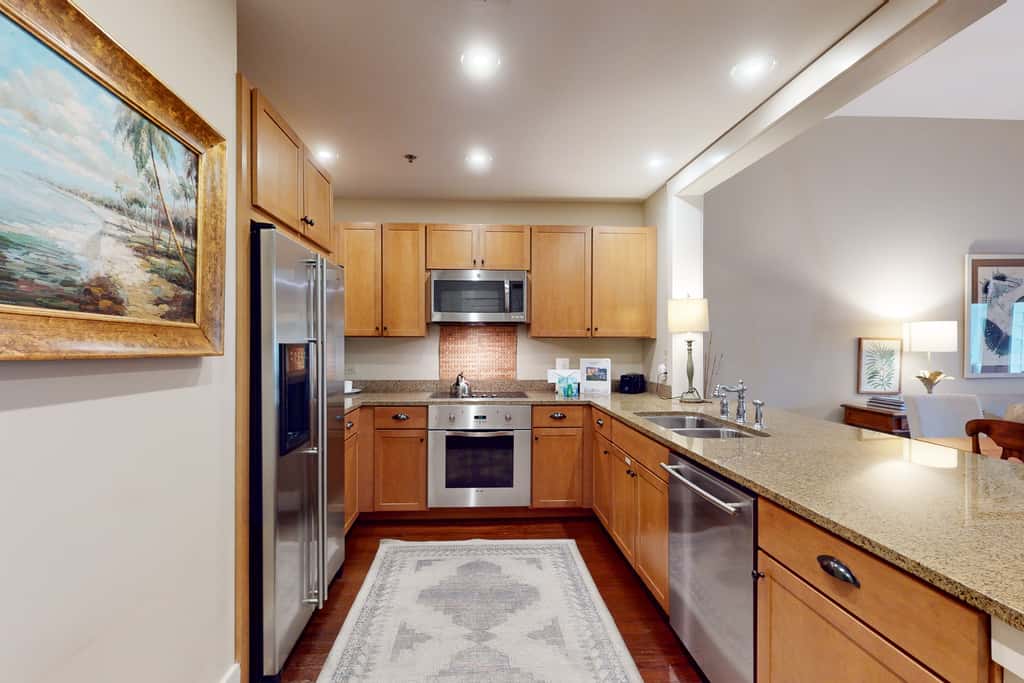 Beautiful condo with furnished balcony, pool & private beach access