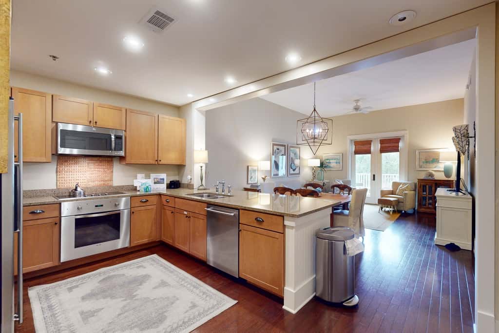 Beautiful condo with furnished balcony, pool & private beach access