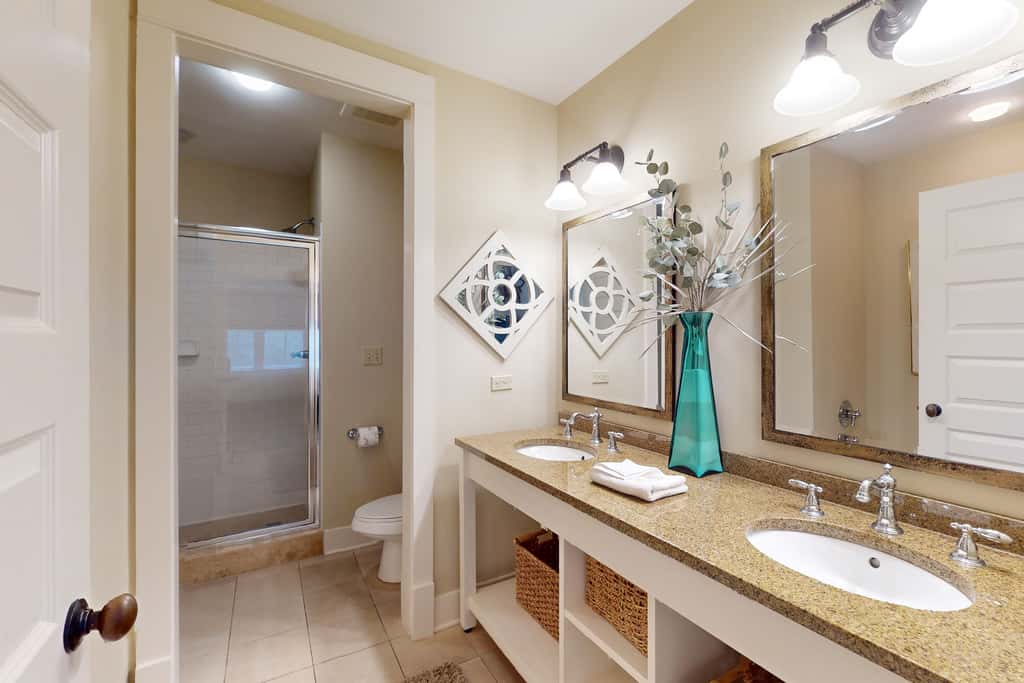 Beautiful condo with furnished balcony, pool & private beach access