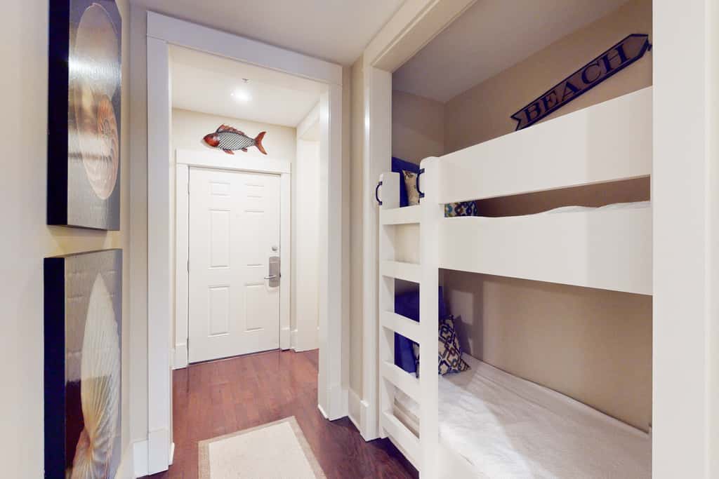 Beautiful condo with furnished balcony, pool & private beach access