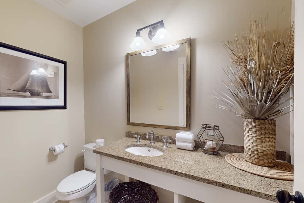 Beautiful condo with furnished balcony, pool & private beach access