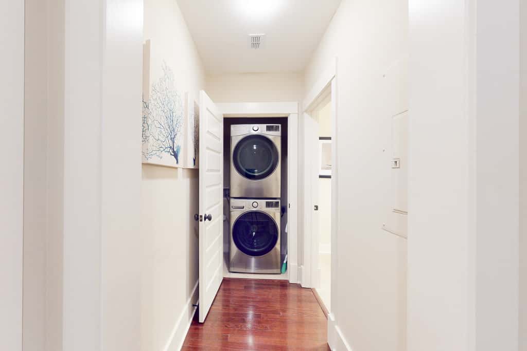Beautiful condo with furnished balcony, pool & private beach access