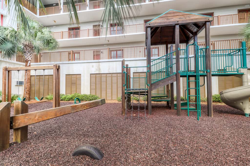 Beautiful condo with furnished balcony, pool & private beach access