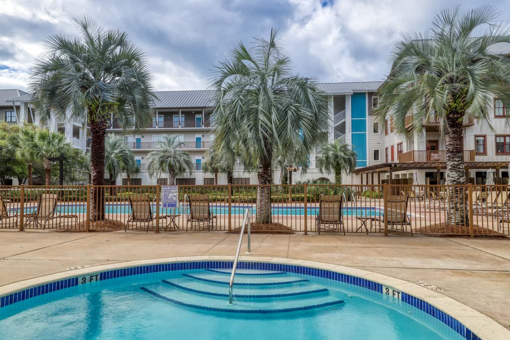 Beautiful condo with furnished balcony, pool & private beach access