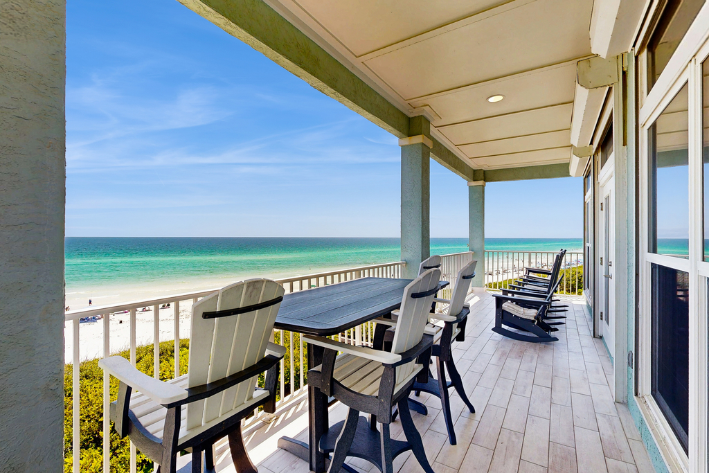 Gorgeous gulf-front condo, shared outdoor pool - beach service included