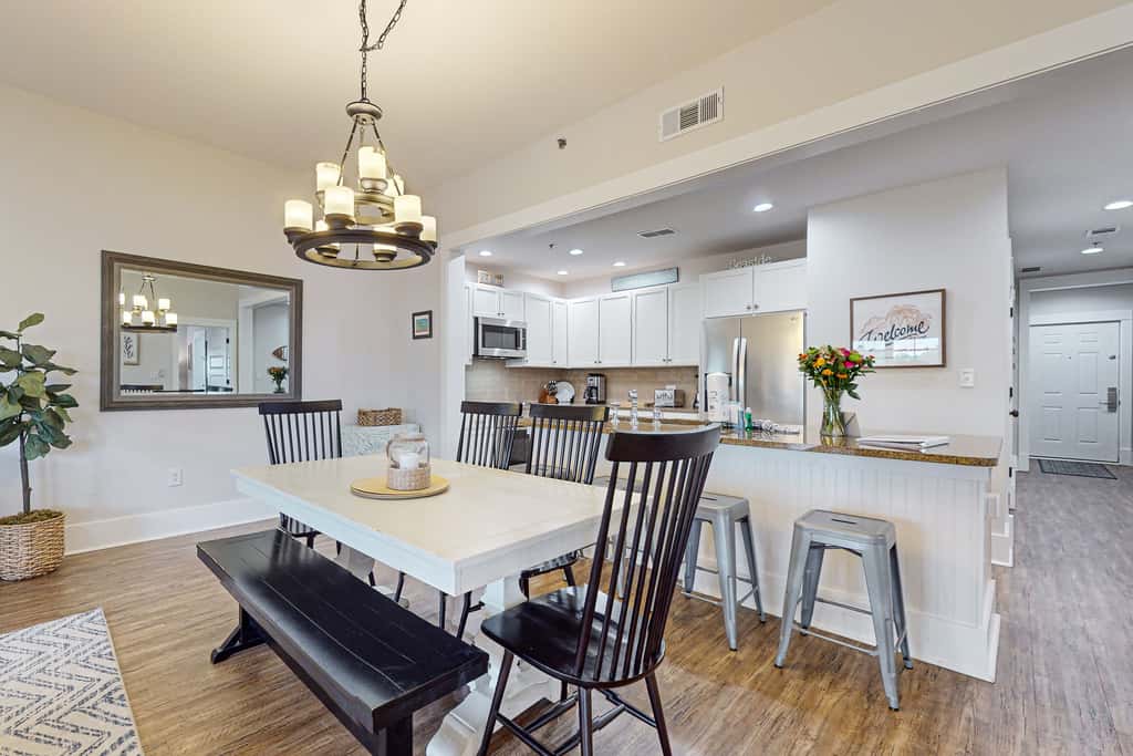 New Modern Baths! Top Floor 30A Family Condo,Private Beach Access, Resort Pool