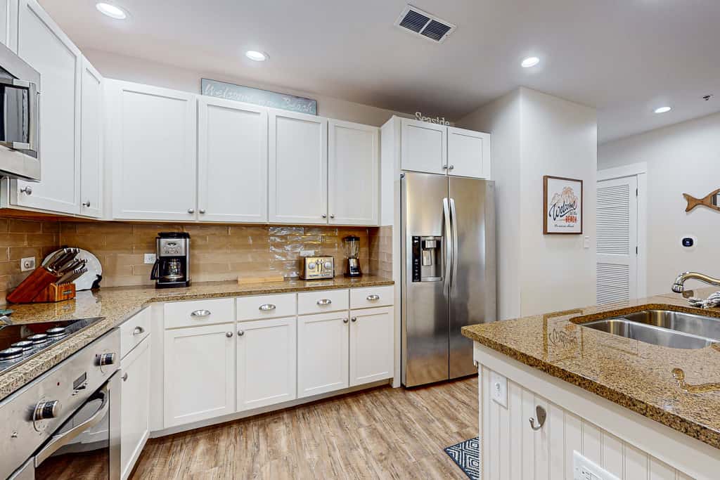 New Modern Baths! Top Floor 30A Family Condo,Private Beach Access, Resort Pool