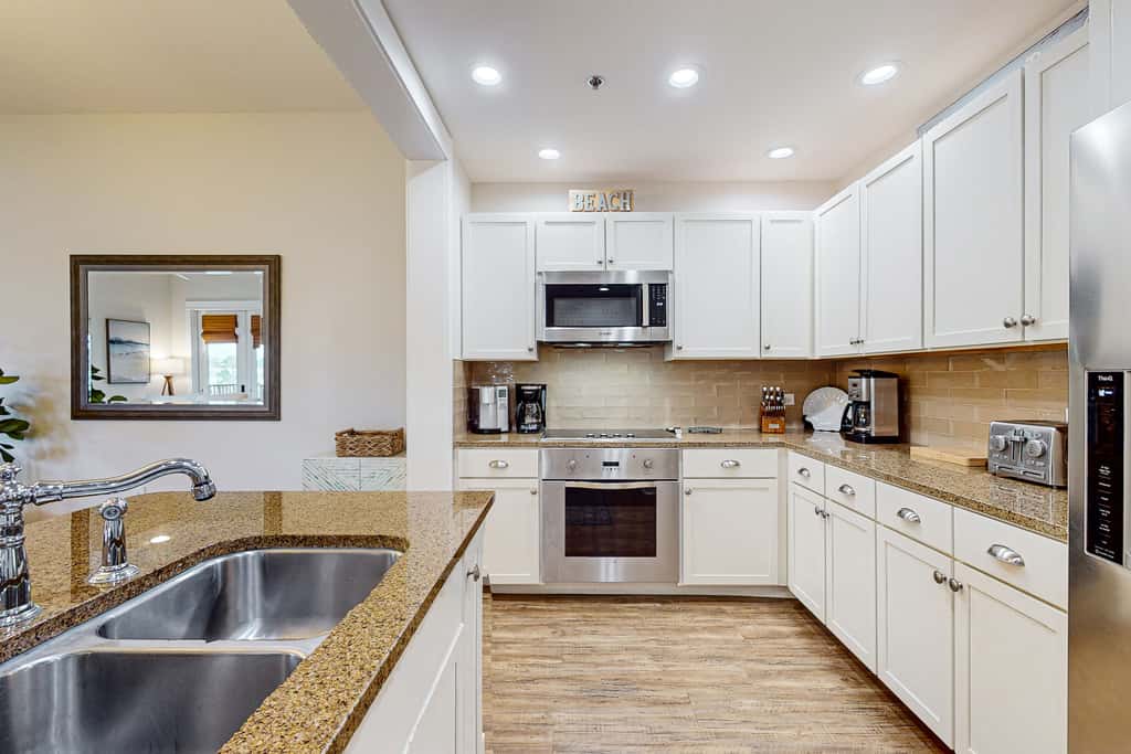 New Modern Baths! Top Floor 30A Family Condo,Private Beach Access, Resort Pool