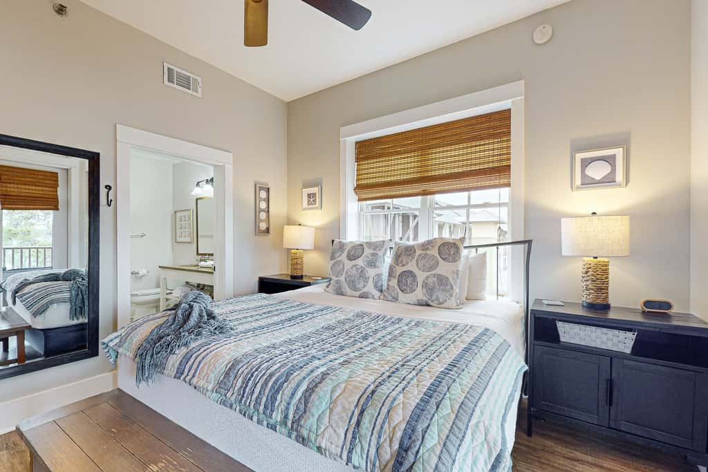 New Modern Baths! Top Floor 30A Family Condo,Private Beach Access, Resort Pool