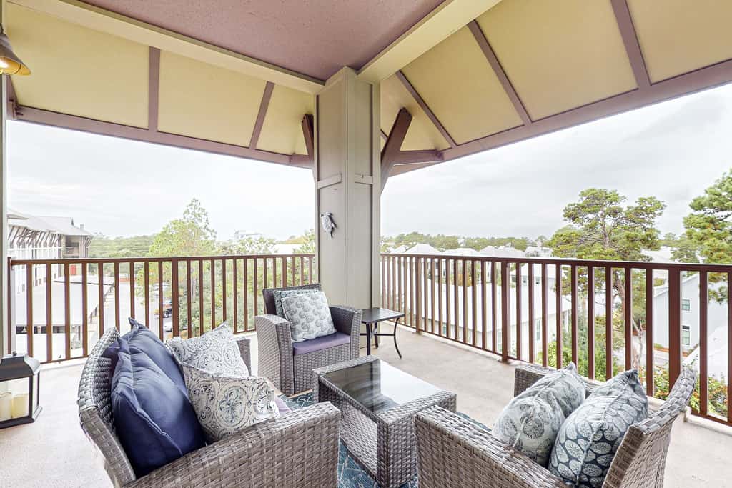 New Modern Baths! Top Floor 30A Family Condo,Private Beach Access, Resort Pool