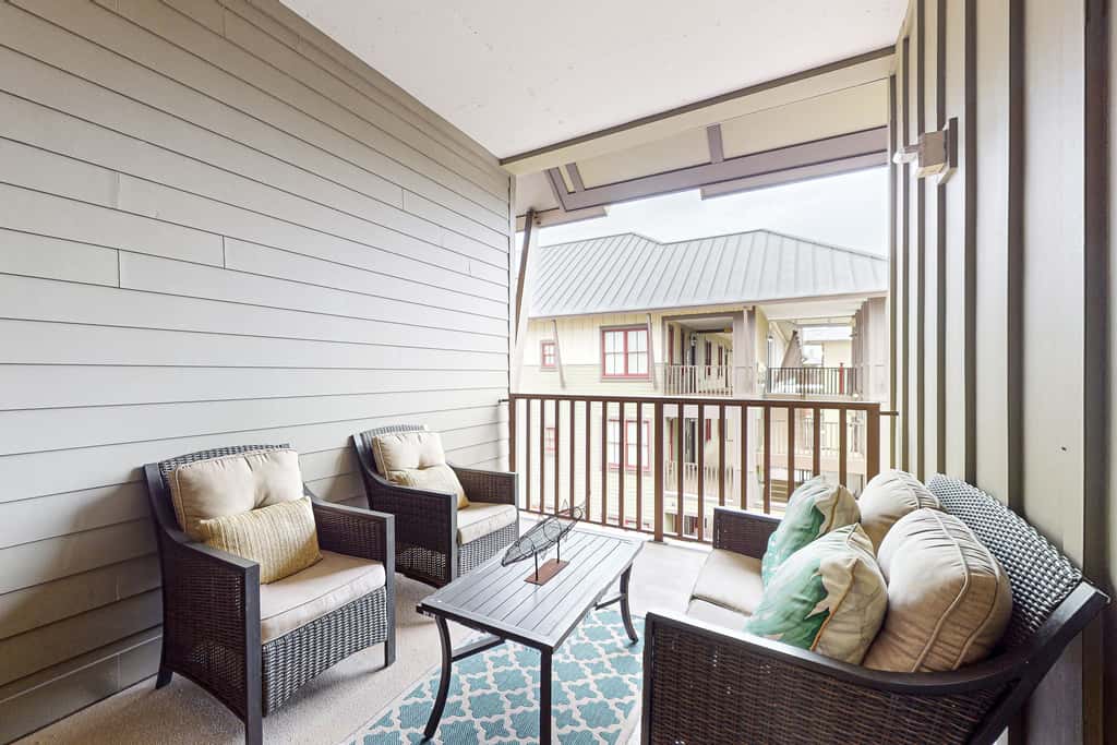 New Modern Baths! Top Floor 30A Family Condo,Private Beach Access, Resort Pool