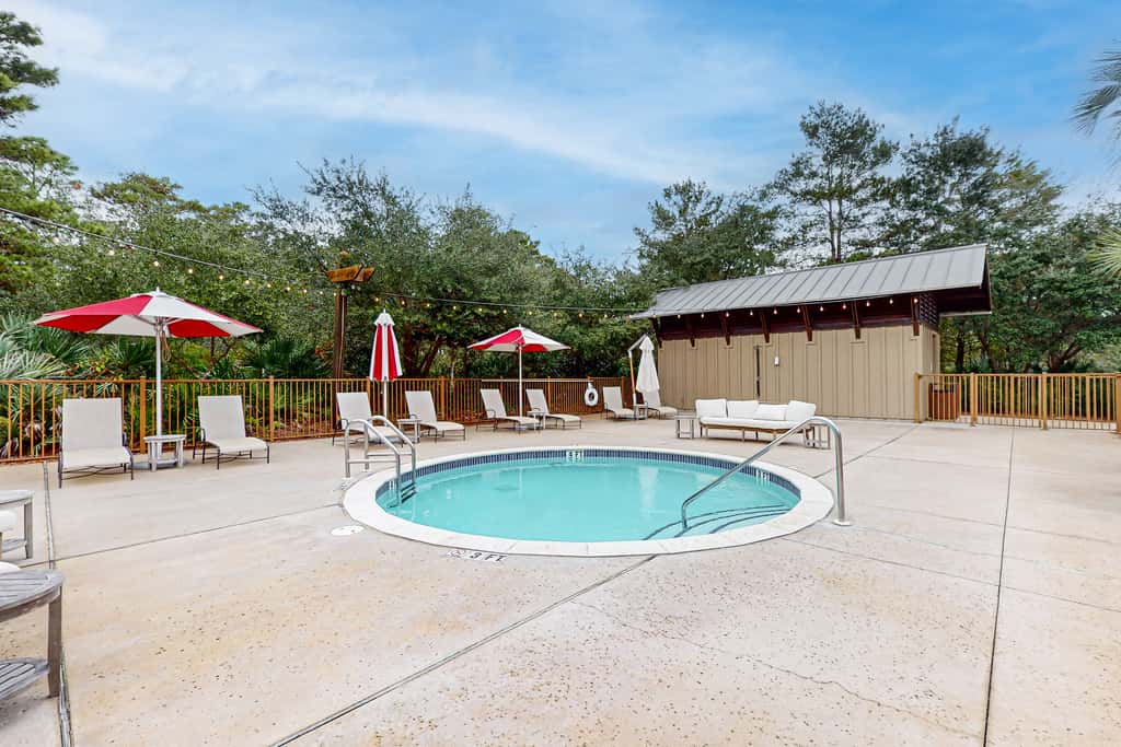 New Modern Baths! Top Floor 30A Family Condo,Private Beach Access, Resort Pool