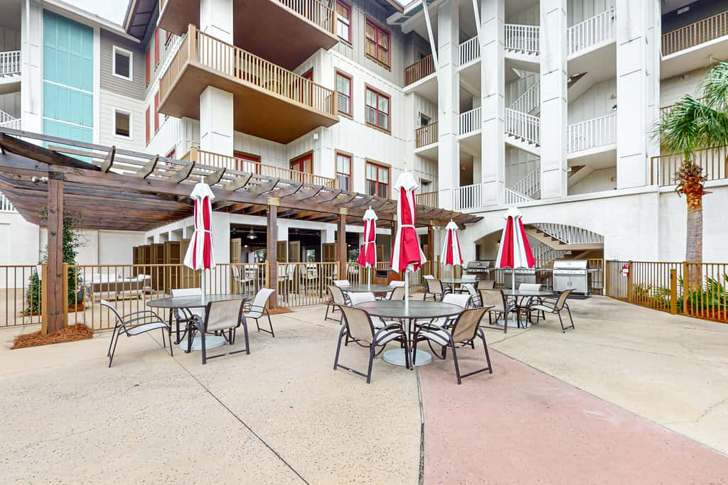New Modern Baths! Top Floor 30A Family Condo,Private Beach Access, Resort Pool