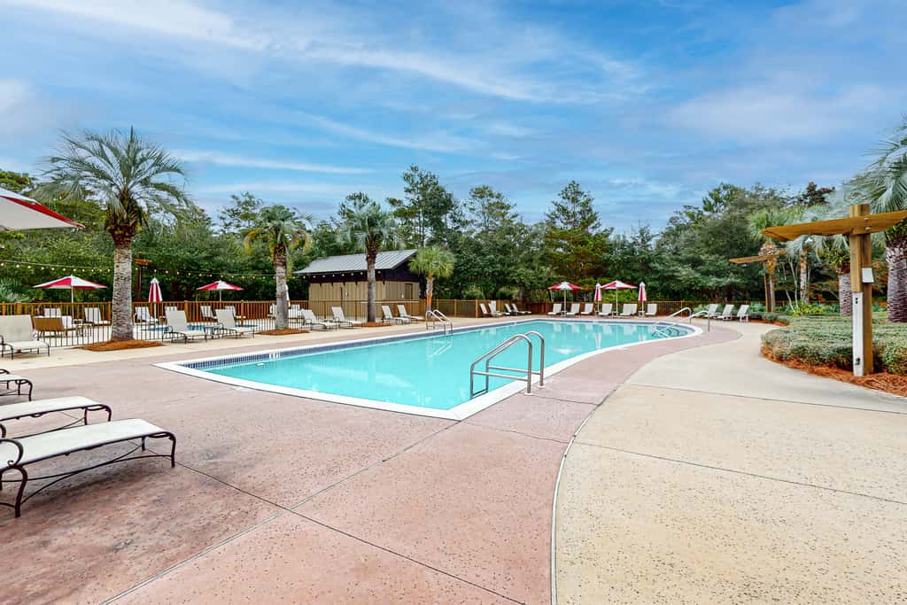 New Modern Baths! Top Floor 30A Family Condo,Private Beach Access, Resort Pool