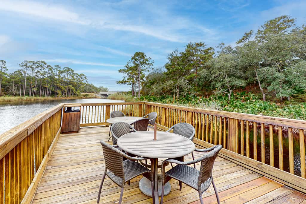New Modern Baths! Top Floor 30A Family Condo,Private Beach Access, Resort Pool
