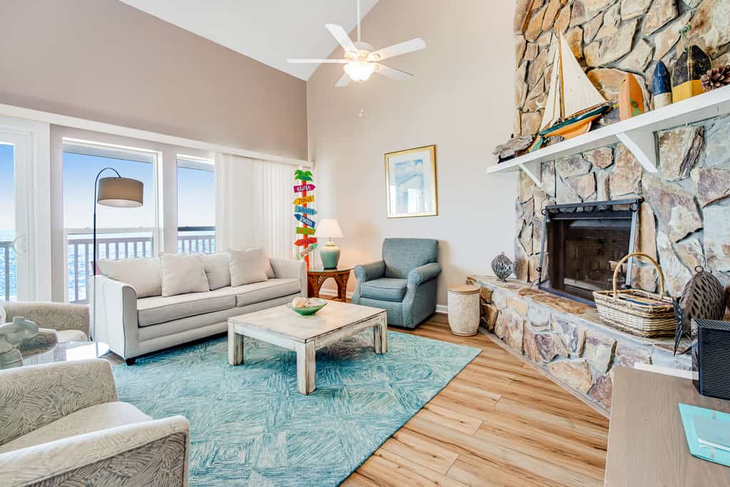 Gorgeous condo with ocean views, inviting balcony, bright interior, washer/dryer