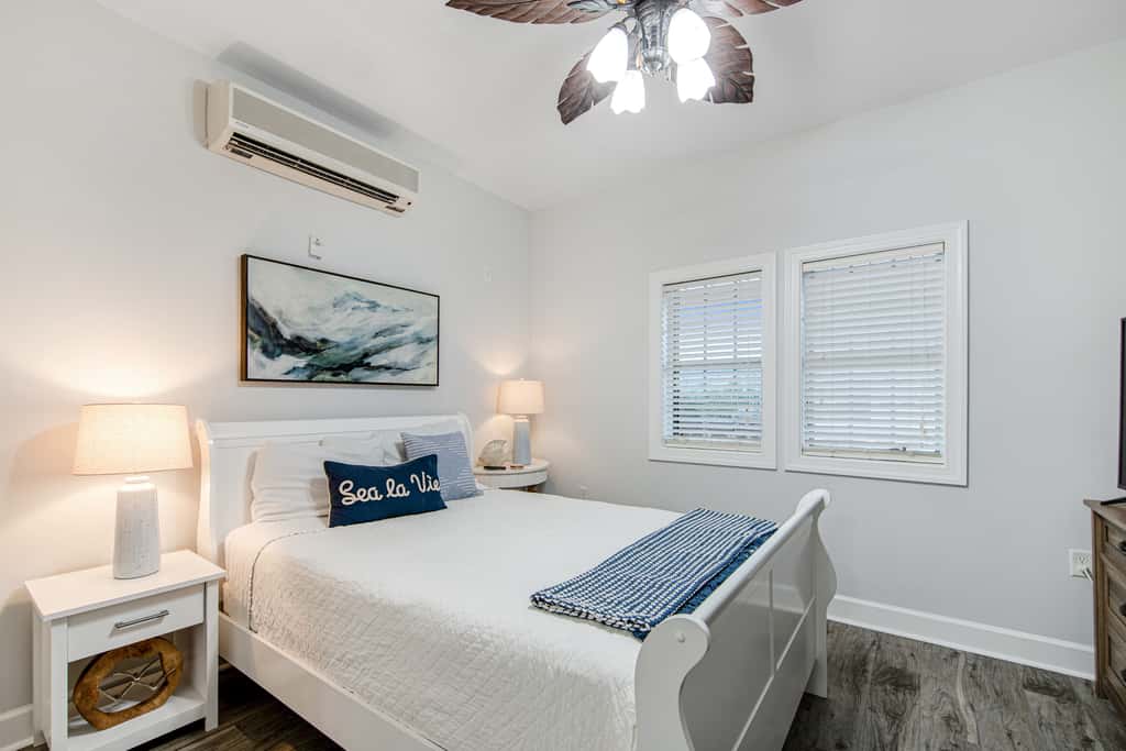 Peaceful studio with pool, convenient kitchenette, beach access & WiFi