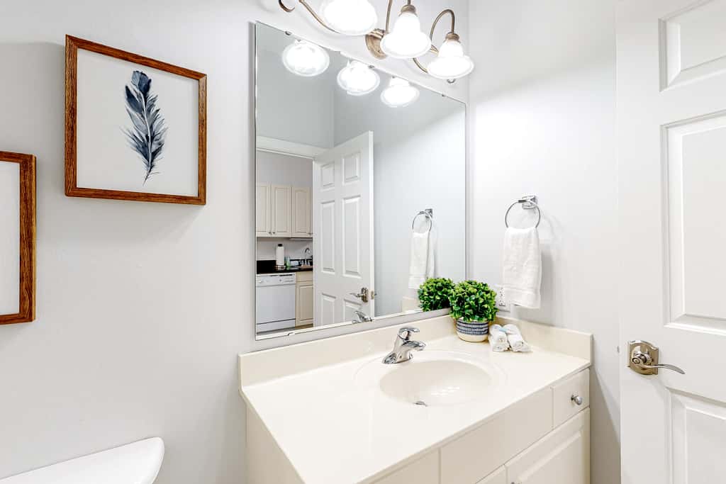 Peaceful studio with pool, convenient kitchenette, beach access & WiFi