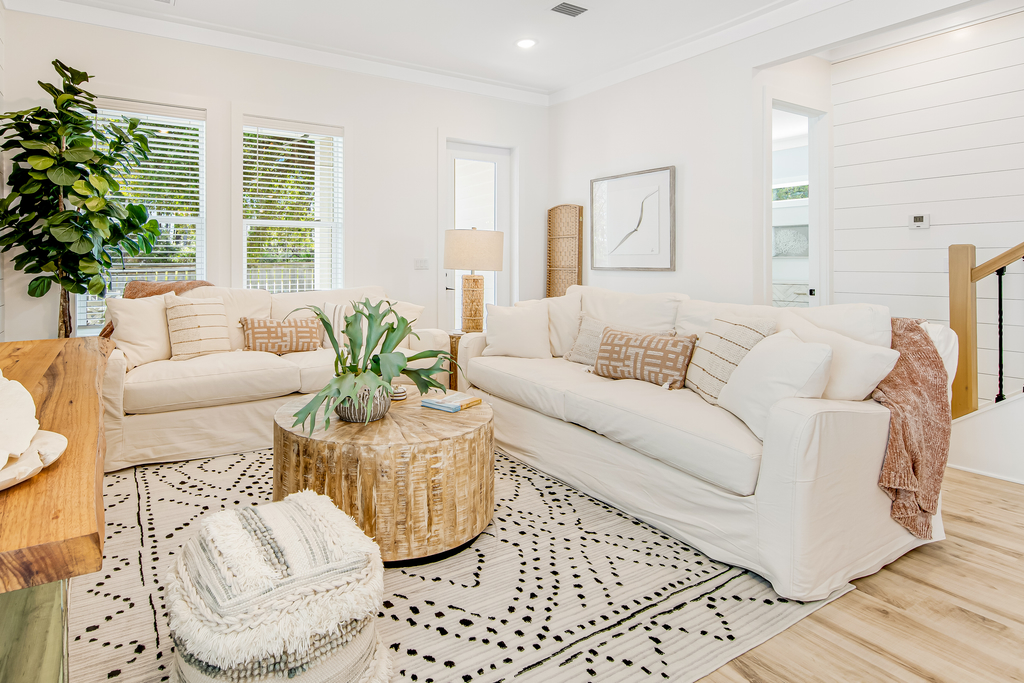 Dog-friendly home with community pool, flat top grill, and custom coffee bar