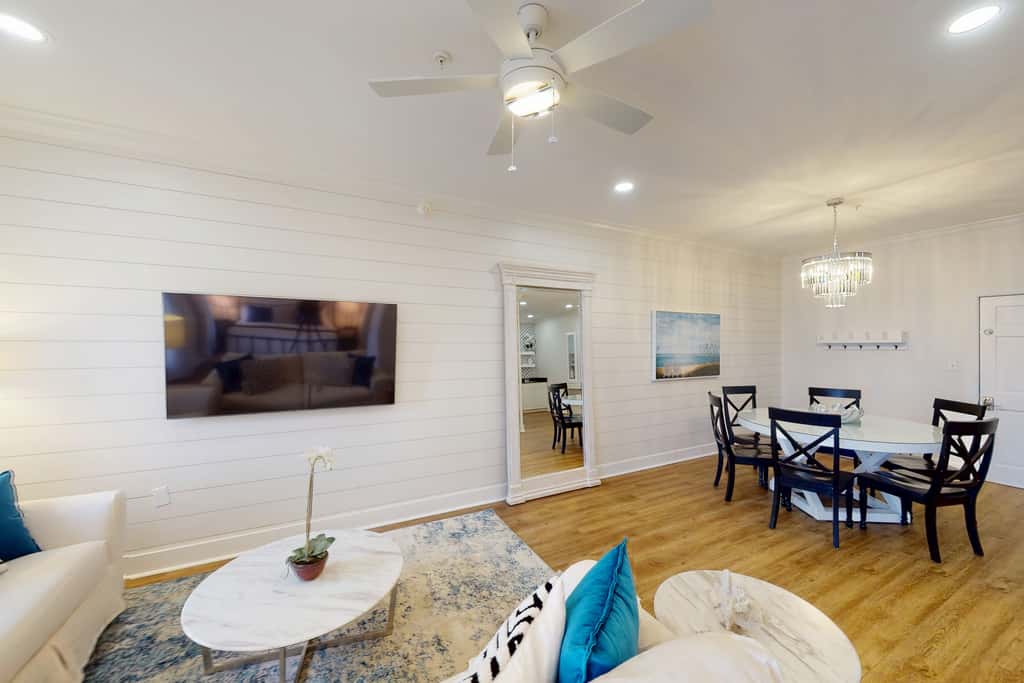 Spacious, sunny studio with central AC, pool, hot tub, beach tram & beach access
