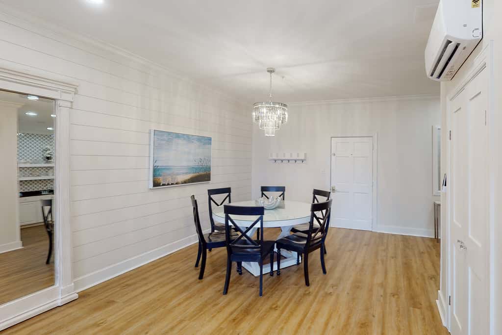 Spacious, sunny studio with central AC, pool, hot tub, beach tram & beach access