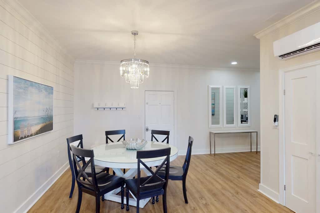 Spacious, sunny studio with central AC, pool, hot tub, beach tram & beach access
