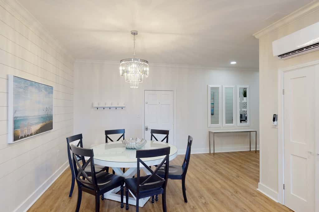 Spacious, sunny studio with central AC, pool, hot tub, beach tram & beach access
