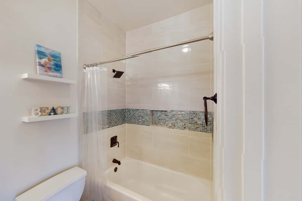 Spacious, sunny studio with central AC, pool, hot tub, beach tram & beach access