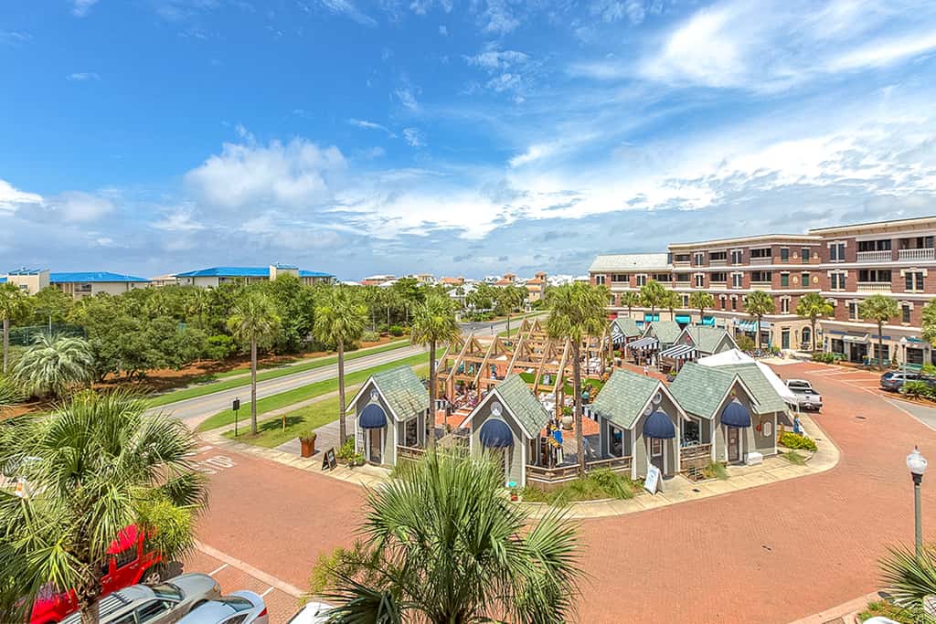 Spacious, sunny studio with central AC, pool, hot tub, beach tram & beach access