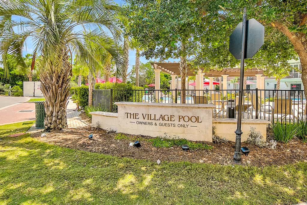 Spacious, sunny studio with central AC, pool, hot tub, beach tram & beach access