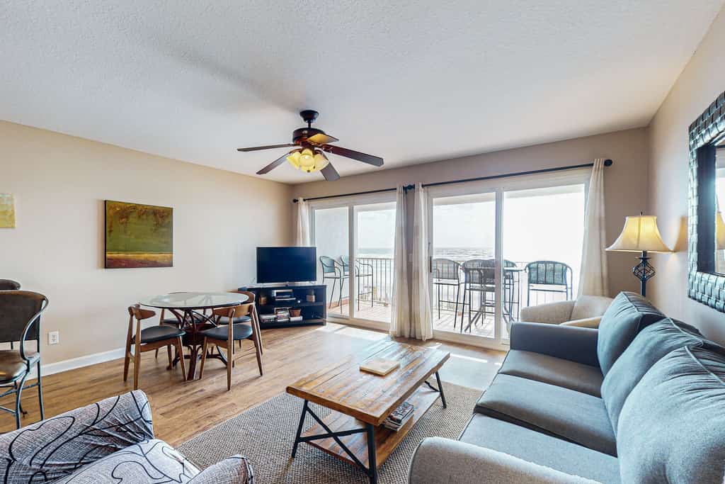 Charming gulf-front 2nd floor condo in South Walton Outdoor showers on-site