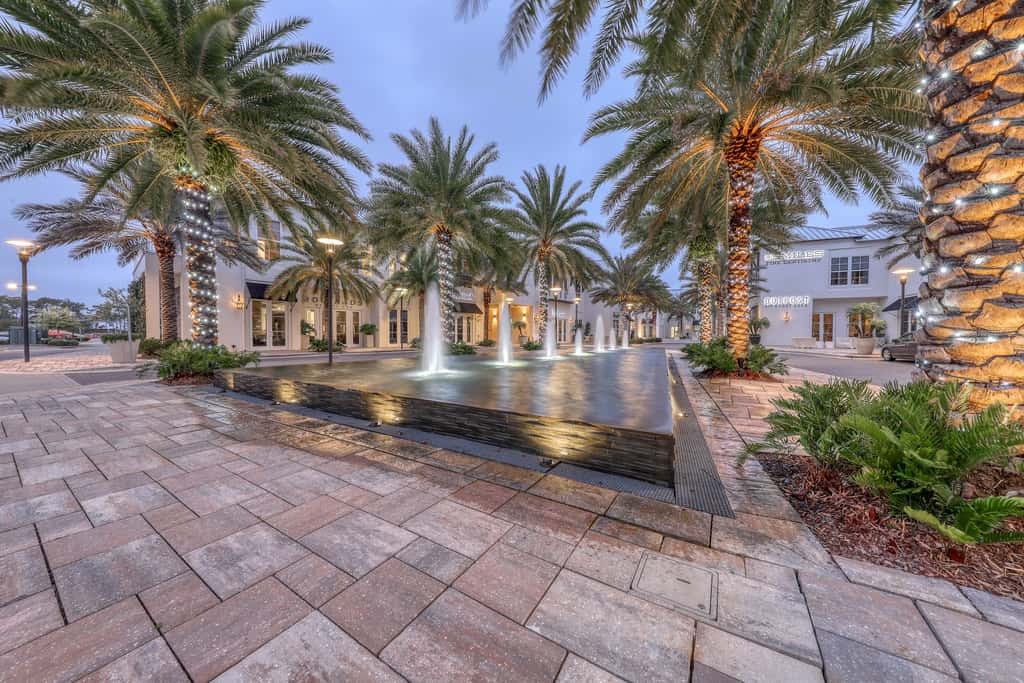 Cozy studio near the beach w/bright interior, shared pool, & prime location
