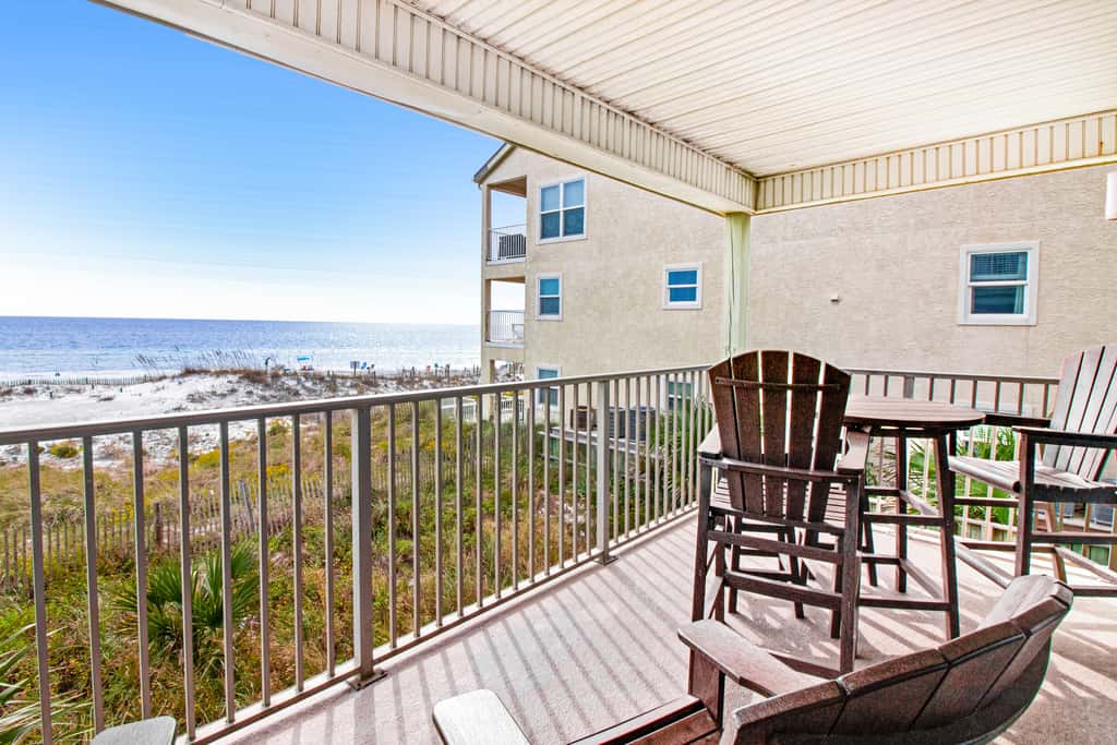 Oceanfront condo w/ pool, elevator, beach service