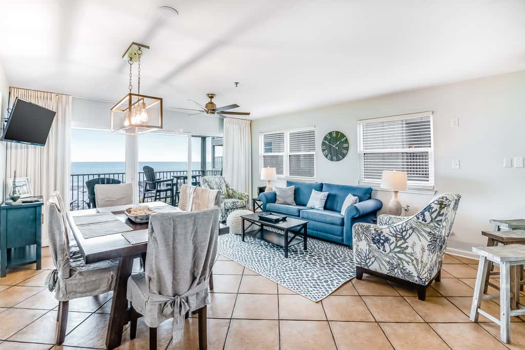 Oceanfront condo w/ pool, elevator, beach service
