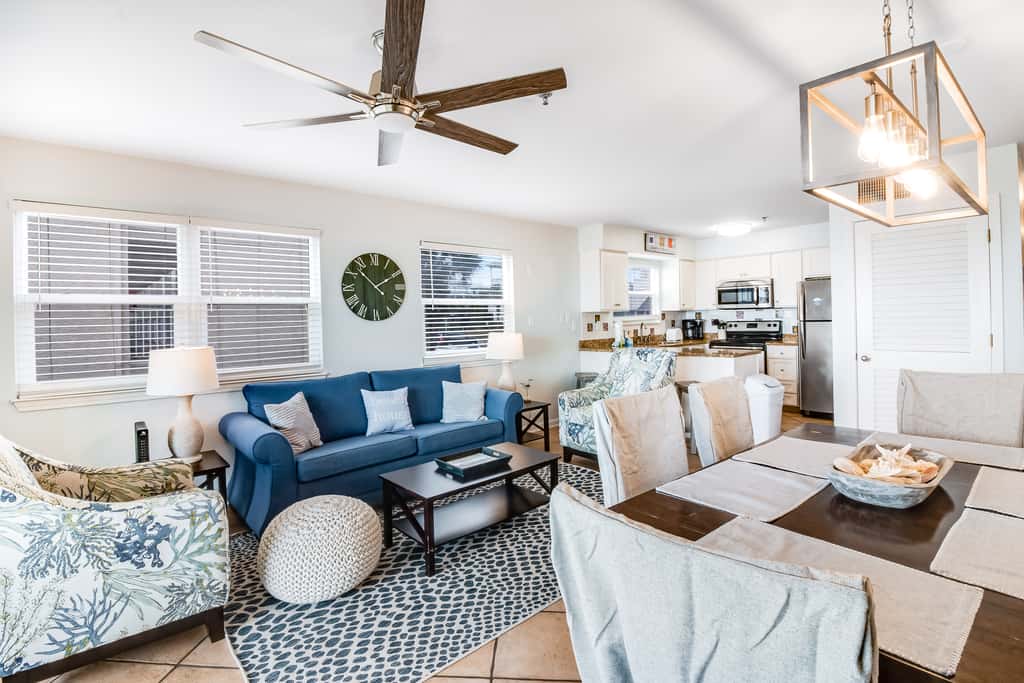 Oceanfront condo w/ pool, elevator, beach service
