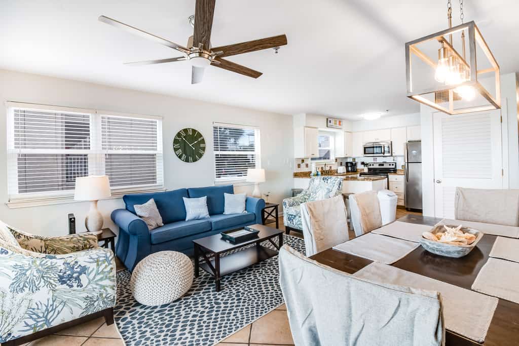 Oceanfront condo w/ pool, elevator, beach service