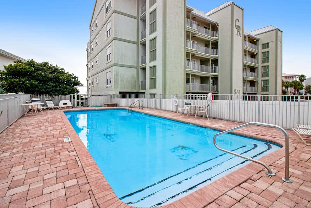 Oceanfront condo w/ pool, elevator, beach service