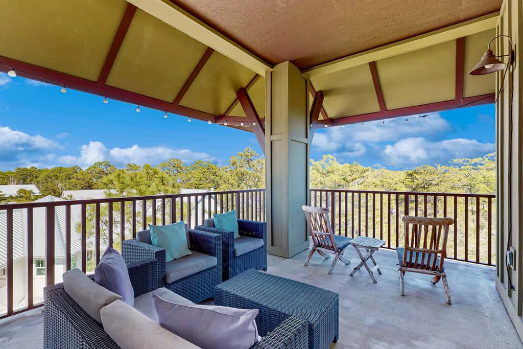 Fourth-floor corner condo with Big Redfish lake view, pool & washer & dryer