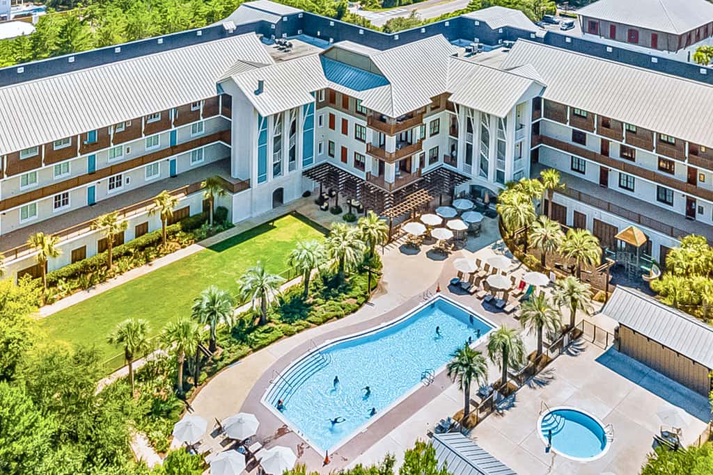 Fourth-floor corner condo with Big Redfish lake view, pool & washer & dryer