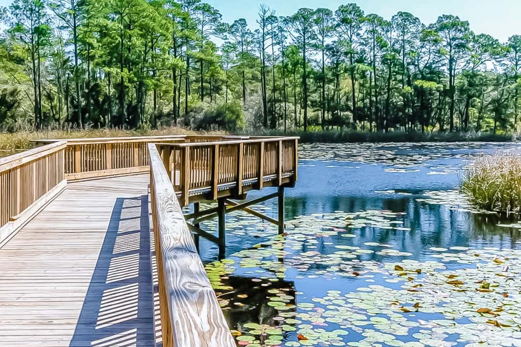 Fourth-floor corner condo with Big Redfish lake view, pool & washer & dryer