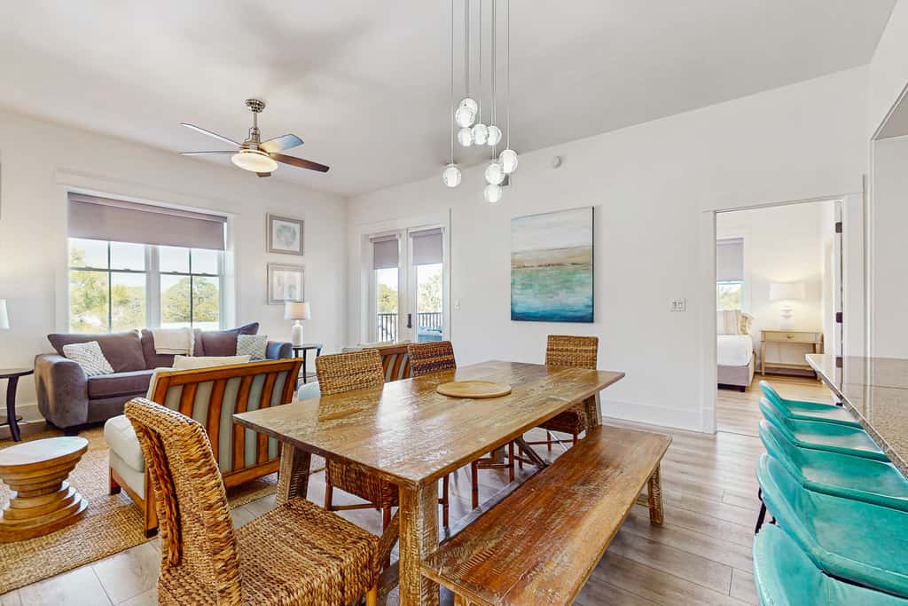 Fourth-floor corner condo with Big Redfish lake view, pool & washer & dryer