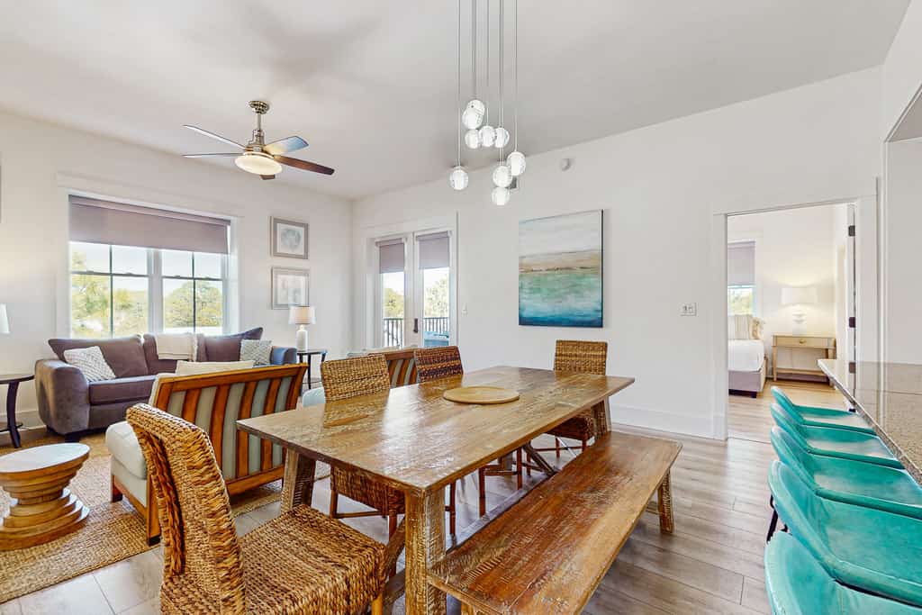 Fourth-floor corner condo with Big Redfish lake view, pool & washer & dryer