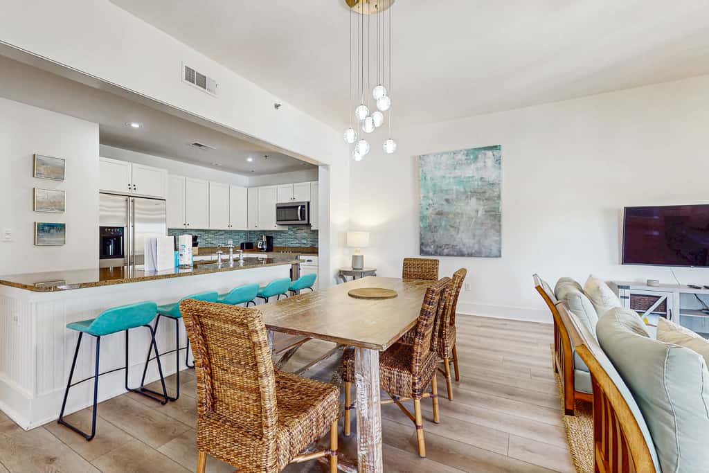 Fourth-floor corner condo with Big Redfish lake view, pool & washer & dryer